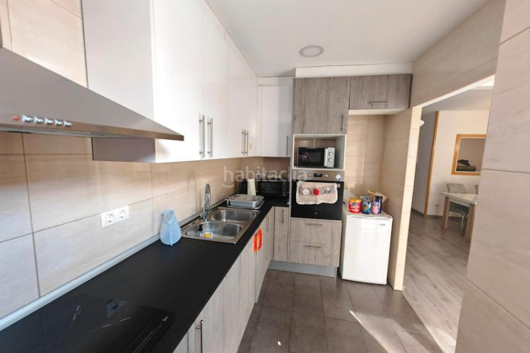 Casa zona de la grípia. casa adosada de 3 plantas + 4habs. + 2lav. + terraza + patio en Terrassa