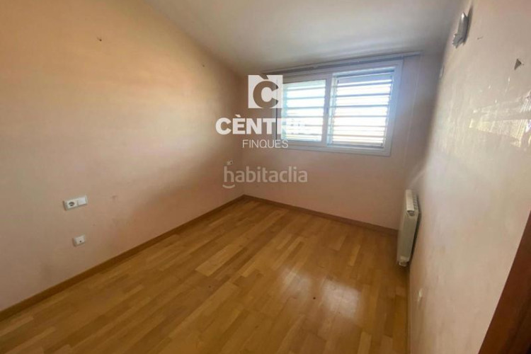 Dúplex piso de tres habitaciones situado en el barrio de escoles. en Terrassa