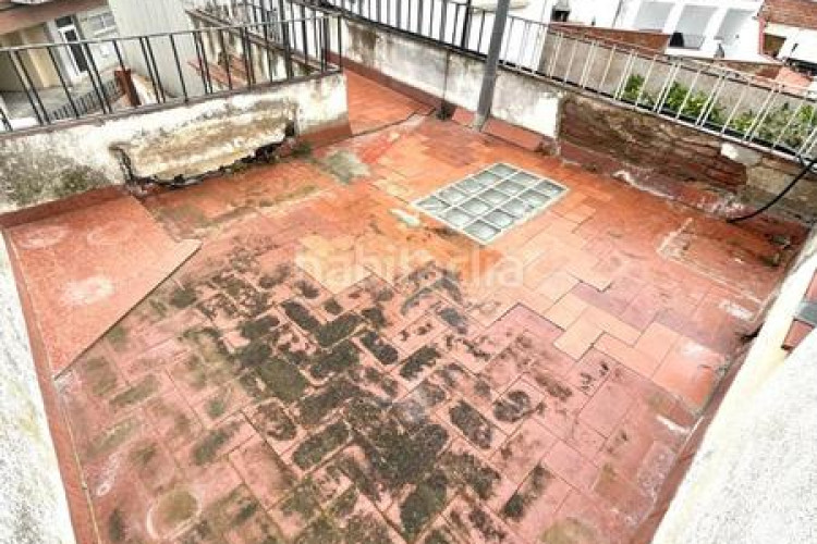 Casa adosada zona de ca naurell. casa adosada de 4habs. para reformar en Terrassa