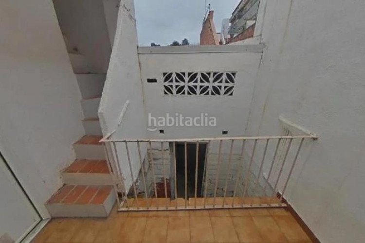 Casa adosada (barcelona). "okupado" (no se puede visitar ni hipotecar). en Terrassa