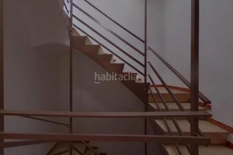 Piso errassa (barcelona). "okupado" (no se puede visitar ni hipotecar). en Terrassa
