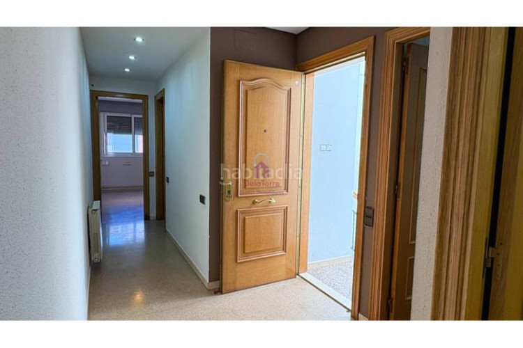 Ático  en venta tocando avda. jaume 1 de 105m construidos con salida a terraza de 18m a pie de comedor. en Terrassa