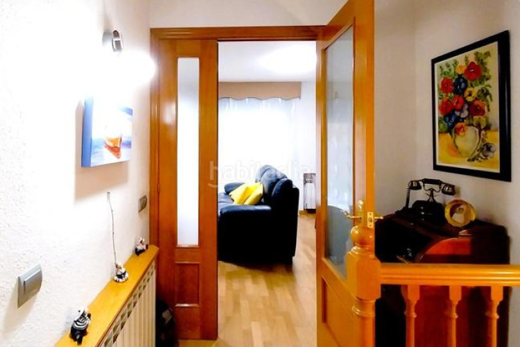 Casa magnifica casa unifamiliar de 230 m2 con 3 hab dobles y gran estudio 55 m2 en Terrassa