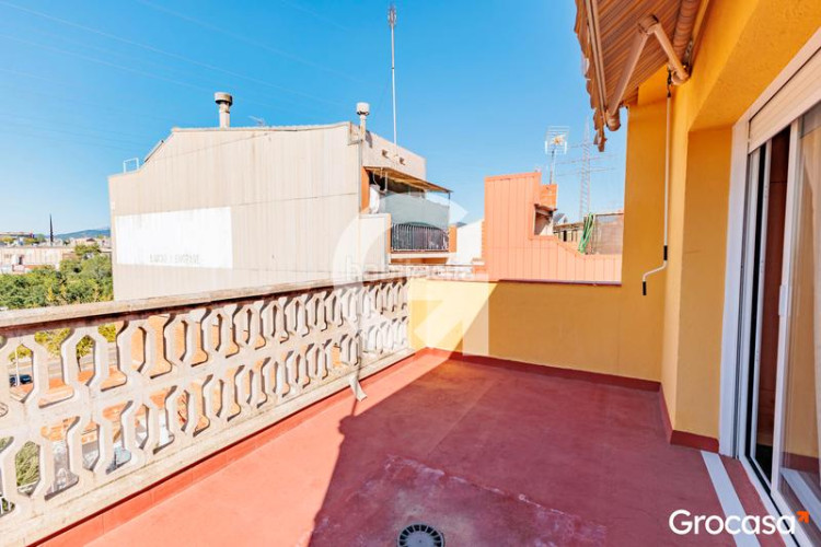 Casa amplia casa para dos familias en Les Arenes - La Grípia - Can Montllor Terrassa