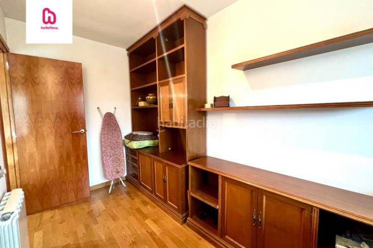 Piso  de 3 habitaciones con 2 balcones y vistas al parque sant jordi en Terrassa