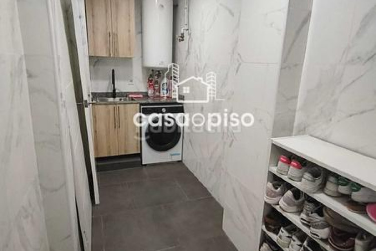 Piso  reformado en La Cogullada 3 dormitorios, 1 baño, todo exterior, cocina individual, con dos balcones uno de 6m y otro de 4m y en Terrassa