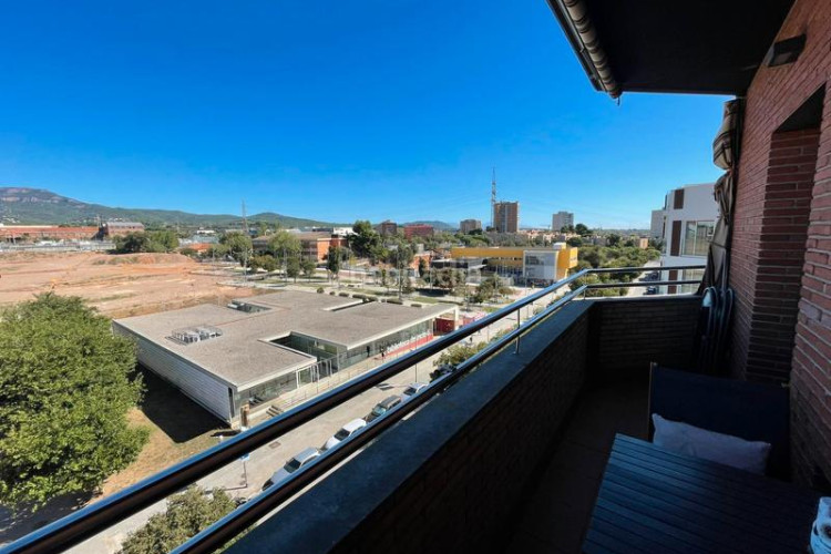 Dúplex zona de Sant Pere Nord. dúplex de 3habs. + estudio + 3lav. + terraza + balcón en Terrassa