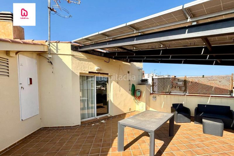 Piso  5 habitaciones con terraza balcón y lavadero para entrar a vivir en Terrassa