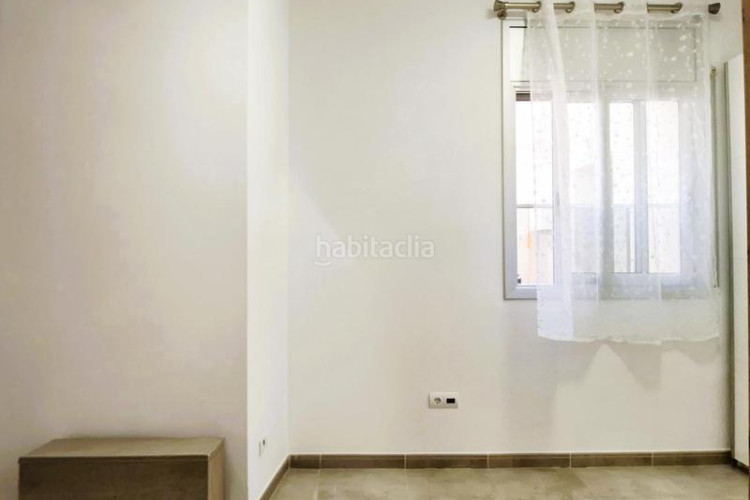 Planta baja  seminueva de 3 hab con patio de 60 m2 sur en rambla francesc macia en Terrassa
