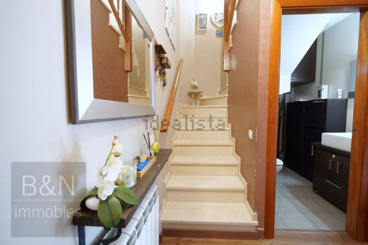 DÚPLEX EN EXCLUSIVA CON TERRAZA PRIVADA Y PLAZA DE GARAJE – UN HOGAR PARA VIVIRLO