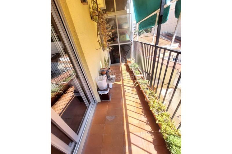 Piso gran piso en el barrio de sant pedro, 4 habitaciones. entrega inmediata en Terrassa