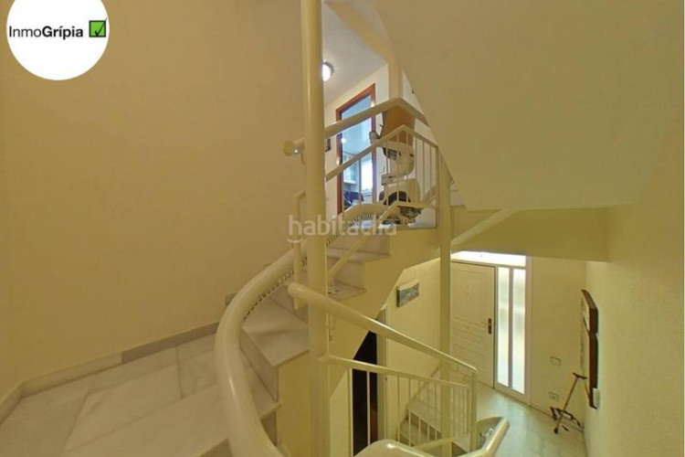 Casa adosada  en venta en les arenescan montllorla grípia08227 en Terrassa