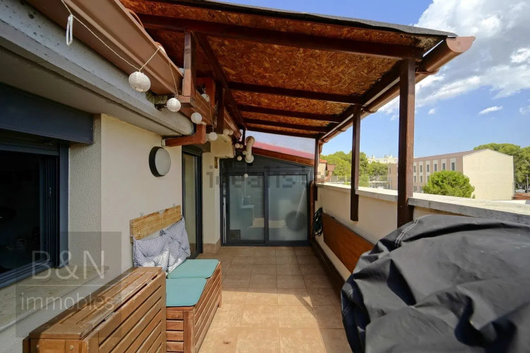 DÚPLEX EN EXCLUSIVA CON TERRAZA PRIVADA Y PLAZA DE GARAJE – UN HOGAR PARA VIVIRLO
