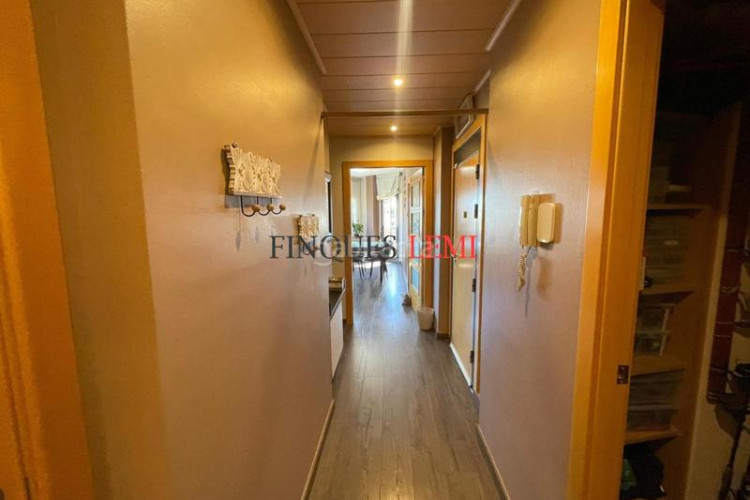 Piso dúplex de lujo con ascensor, terraza y acabados premium en Terrassa