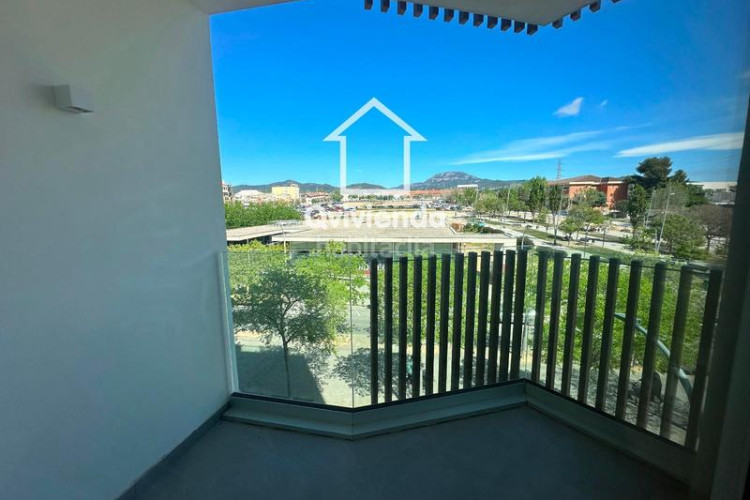 Piso  de 3 habitaciones con balcón en rbla francesc macià en Terrassa