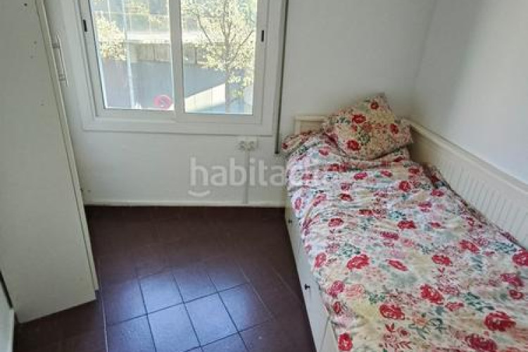 Piso  reformado en La Cogullada 3 dormitorios, 1 baño, todo exterior, cocina individual, con dos balcones uno de 6m y otro de 4m y en Terrassa