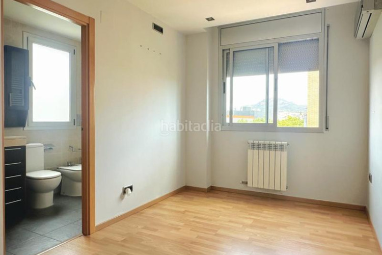 Ático atico 102 m2 con terraza de 53 m2 a pie de comedor incluye parquing y tratero en avenida madrid tocando estacio est en Terrassa