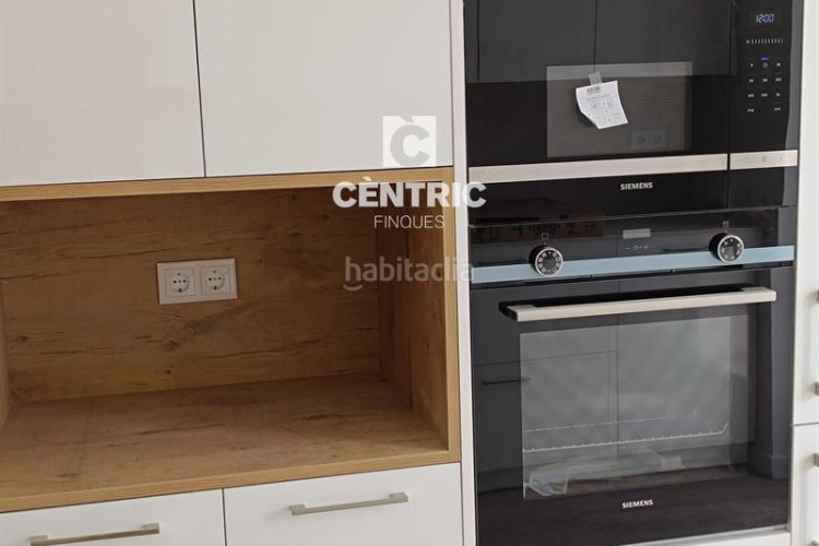 Piso dúplex tercera planta, 4 habitaciones y con terrazas en Terrassa