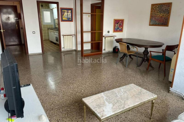 Piso  en muy buena zona ara dejar a su gusto en Terrassa