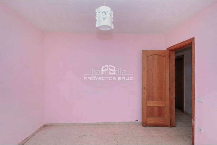 Piso ático con terraza con 5 habitaciones en can palet infórmese en Terrassa