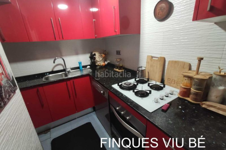 Piso  reformado de 3 habitaciones exterior con balcón en Terrassa