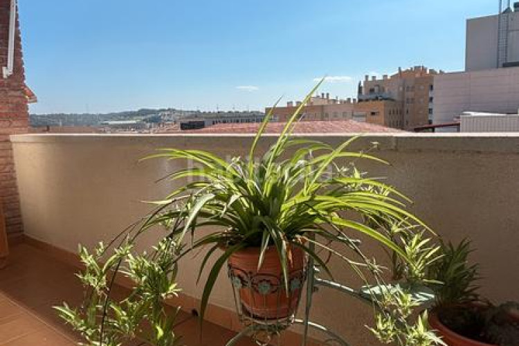 Dúplex impecable duplex en el corazón de pere parres a dos minutos del centro con parquing incluido en Terrassa