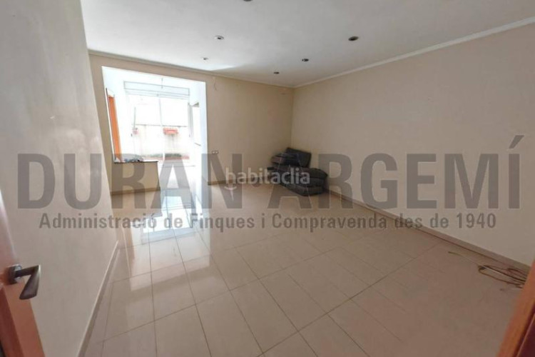 Casa  dos viviendas independientes en venta en la gripia les arenes en Terrassa