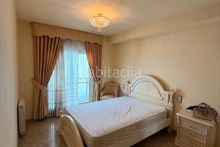 Dúplex ático dúplex, 4 habs.+ 3 wc, ascensor, parking y 2 terrazas. en Terrassa