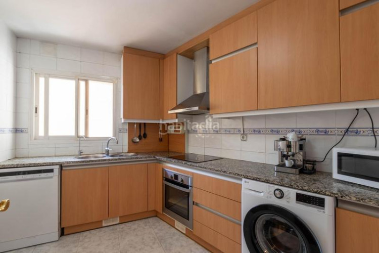 Ático dúplex en el centro, a tocar parc vallparadis. 3 habitaciones y estudio. amplia terraza. en Terrassa