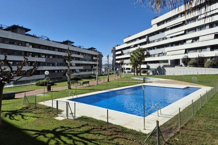 Piso edifici blau cel 3 hab amb 12 m2 sud al costat estacio est en Terrassa
