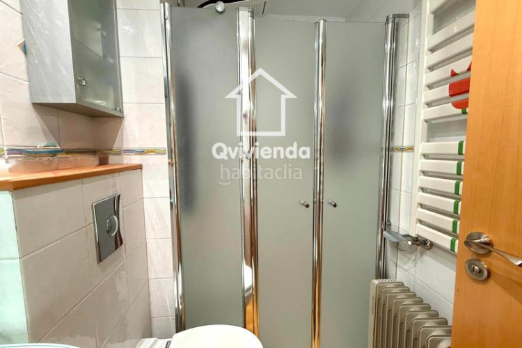 Ático  de 3 habitaciones con gran balcón en av glories catalanes, en Terrassa