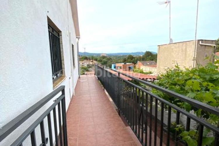 Chalet  bifamiliar ubicado en Can Parellada en Terrassa