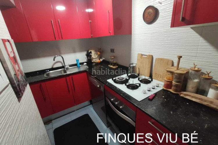 Piso  reformado de 3 habitaciones exterior con balcón en Terrassa