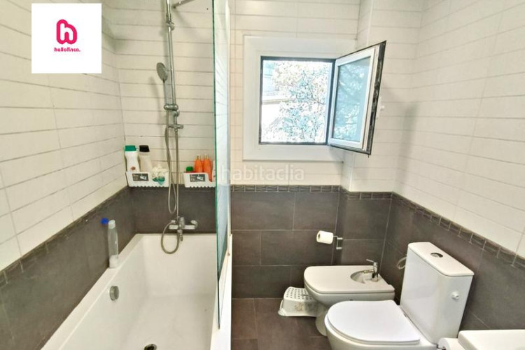 Piso  de 3 habitaciones para entrar a vivir con balcón y ascensor en Terrassa