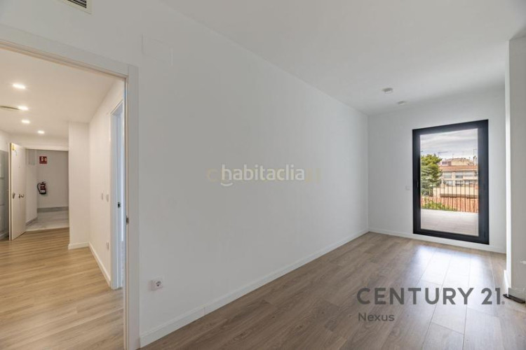 Apartamento en carrer de pere fizes ático dúplex con distribución invertida, suite, terrazas y acabados premium en Terrassa