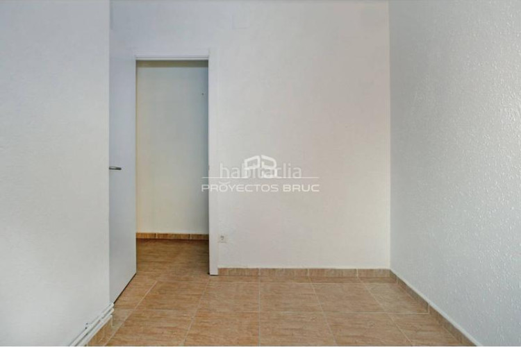Piso  de 3 habitaciones cerca de la estación tren infórmese en Terrassa