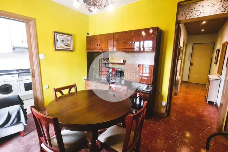 Piso descubre este piso funcional y con mucho potencial! en Terrassa