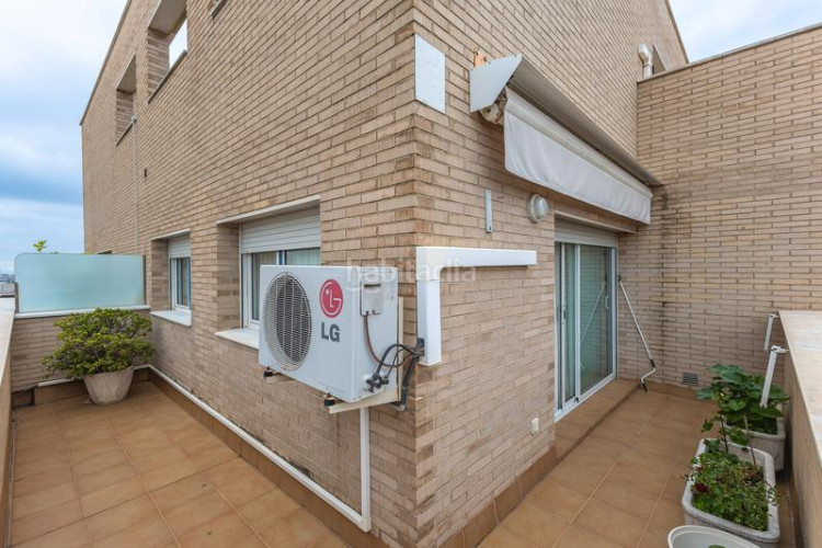 Ático  dúplex con terrazas y vistas panorámicas a un paso del centro , plaza de parking incluida en Terrassa