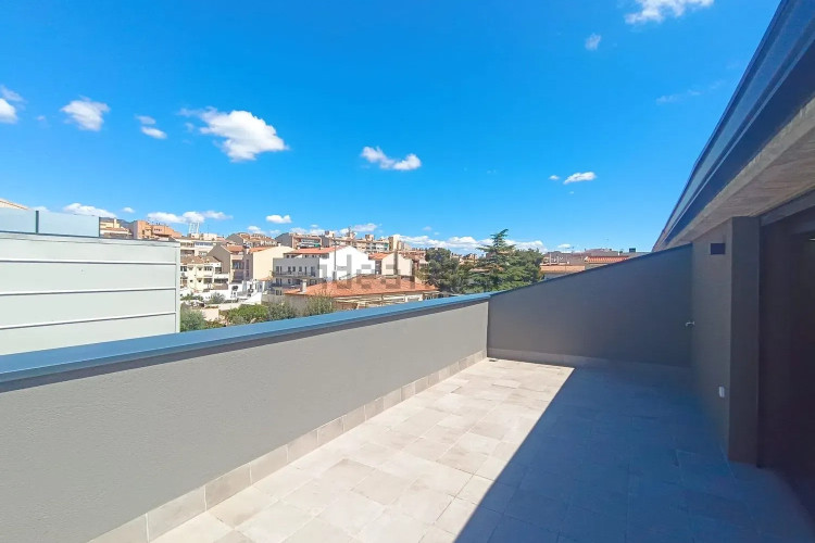 Dúplex en Carrer Transversal, 181