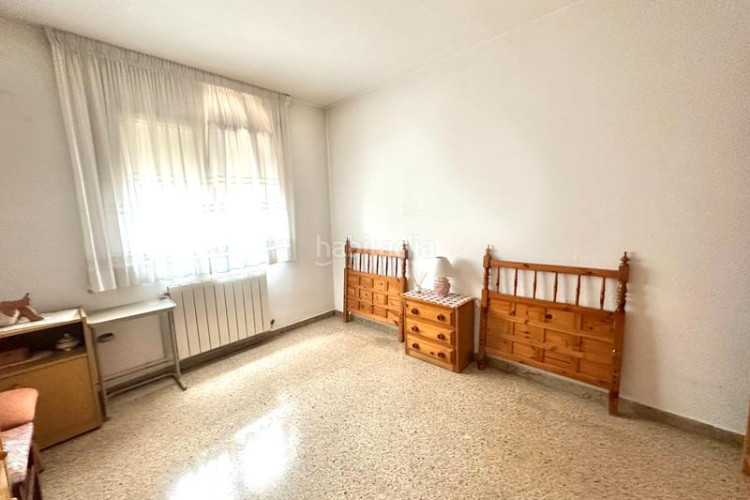 Piso  con 4 dormitorios y balcón en Sant Pere Nord Terrassa