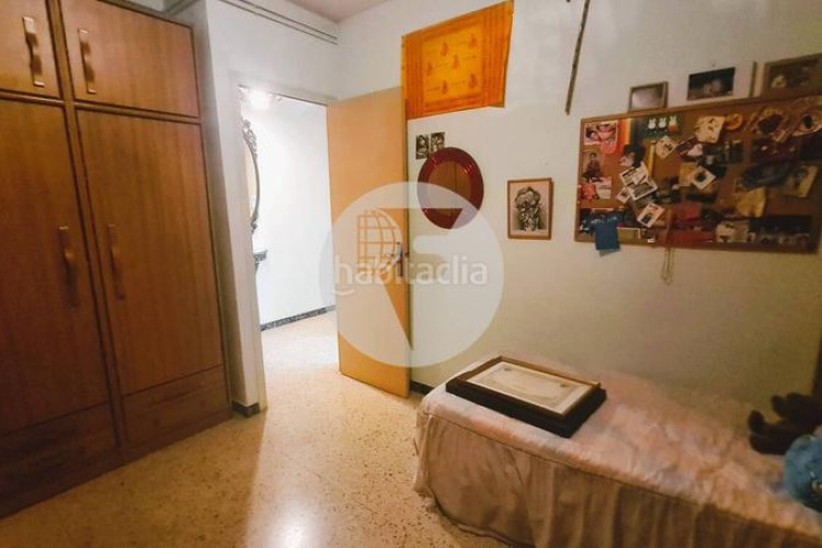 Piso amplio piso de 130 m con grandes posibilidades junto a plaza cataluña en Terrassa