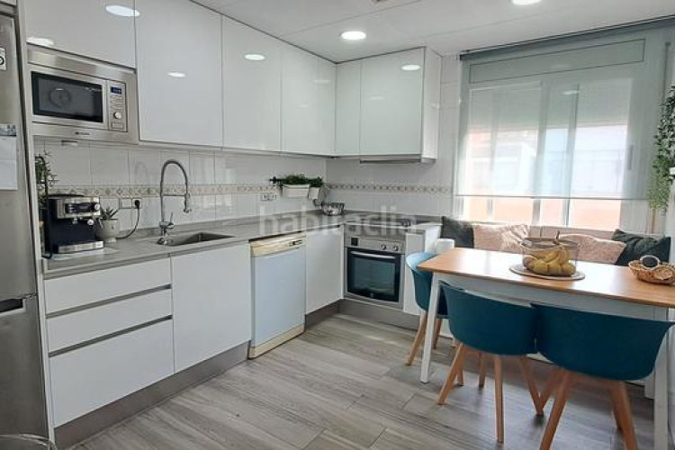 Piso zona de Ca n'Anglada. ático de 2habs + 1 lav. + 2 terrazas en Terrassa