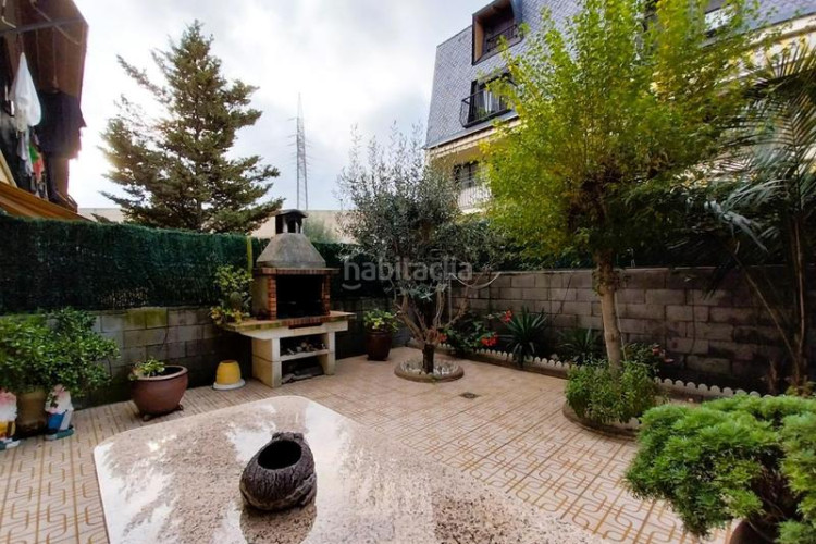 Casa adosada  en venta en la grípia en Terrassa