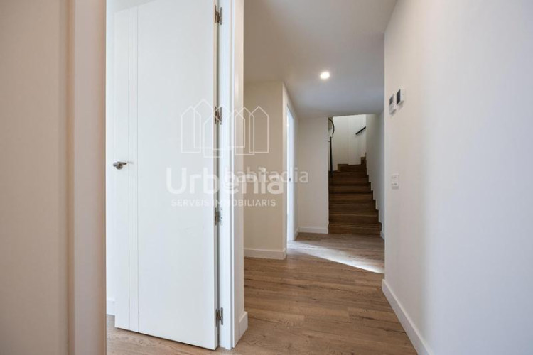 Dúplex luminosos dúplex con terraza con buenas vistas de 3 y 4 dormitorios en Terrassa