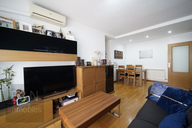 ¡Te vas a enamorar de su carácter! Amplio, luminoso, con zona comunitaria, párquing y trastero.