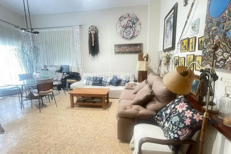 Piso zona de sant pere. piso de 3habs. + 2lav. + balcón + trastero + piscina comunitaria en Terrassa