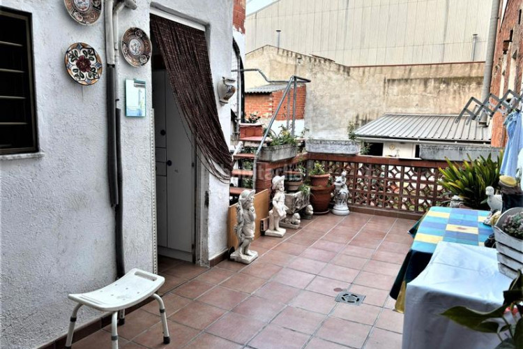 Casa adosada zona de Can Palet. casa adosada de 3hab. + 1lav. + patio + terraza en Terrassa
