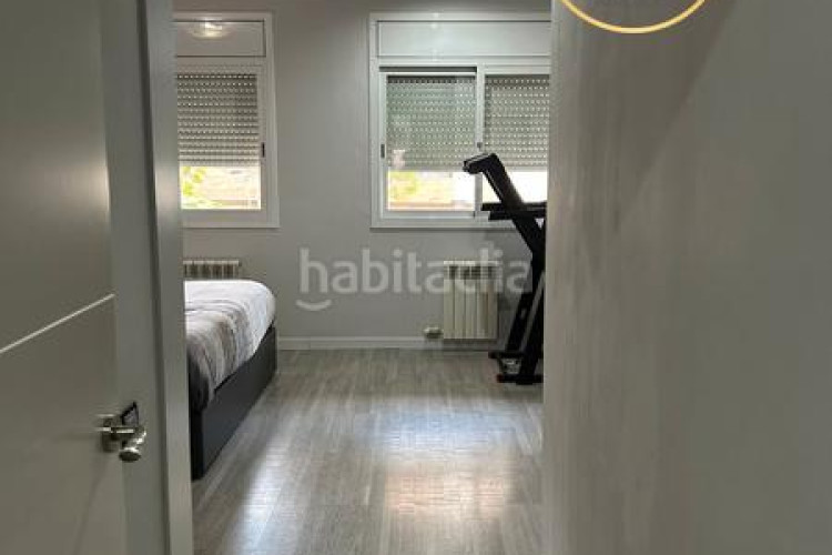 Piso amplio piso familiar con suite, balcones y parking en zona residencial tranquila en Terrassa