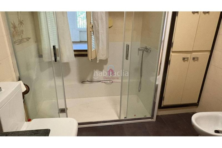 Casa  de 200m construidos en venta a 4 vientos en la urbanización font de lespardenya, en Terrassa