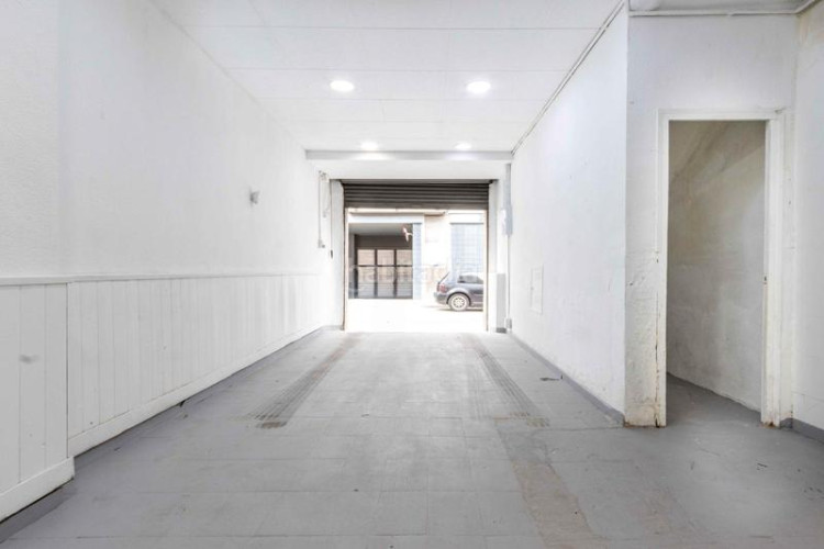 Dúplex vivienda tipo dúplex de 2habs. + garaje + patio. zona Segle XX en Terrassa